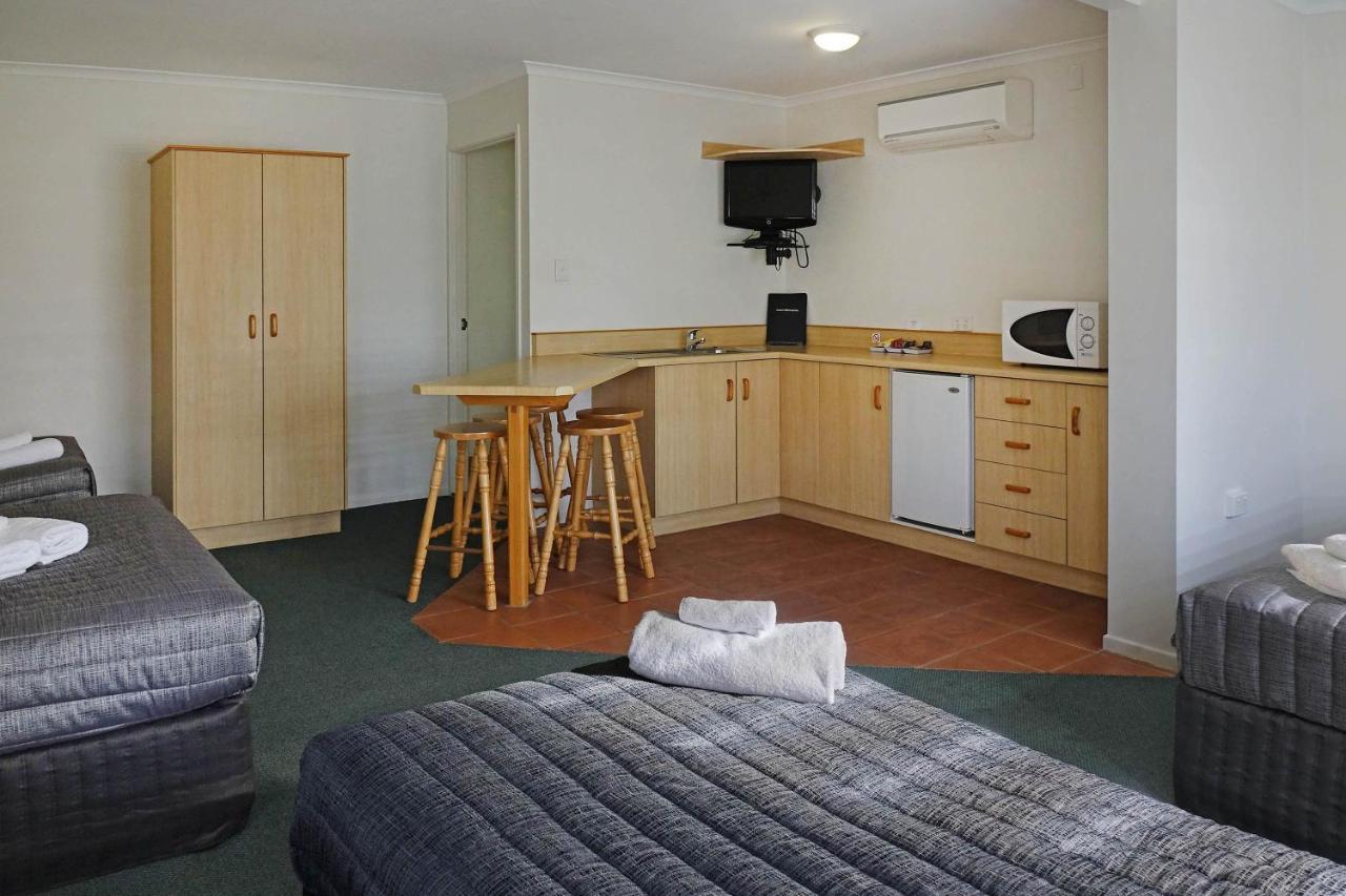 Warwick Vines Motel Extérieur photo