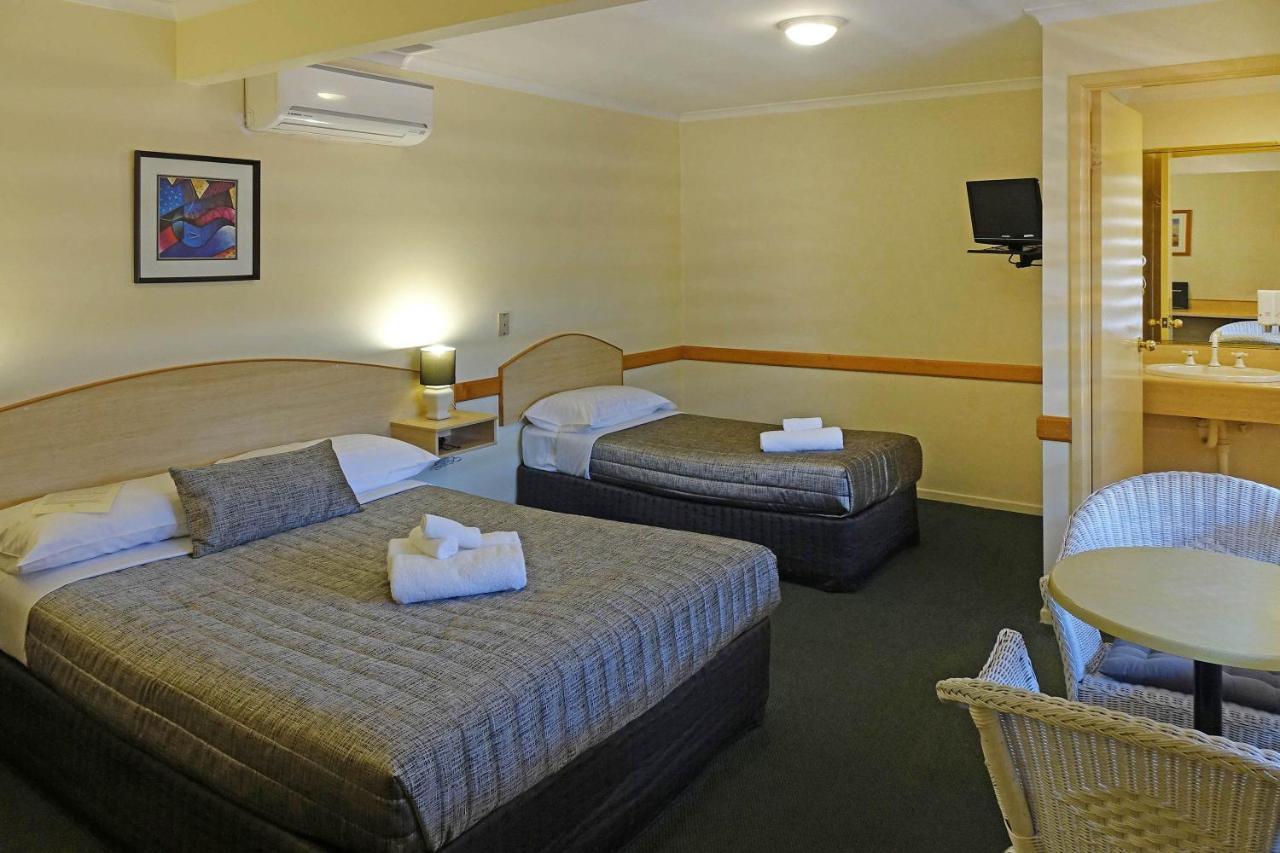 Warwick Vines Motel Extérieur photo