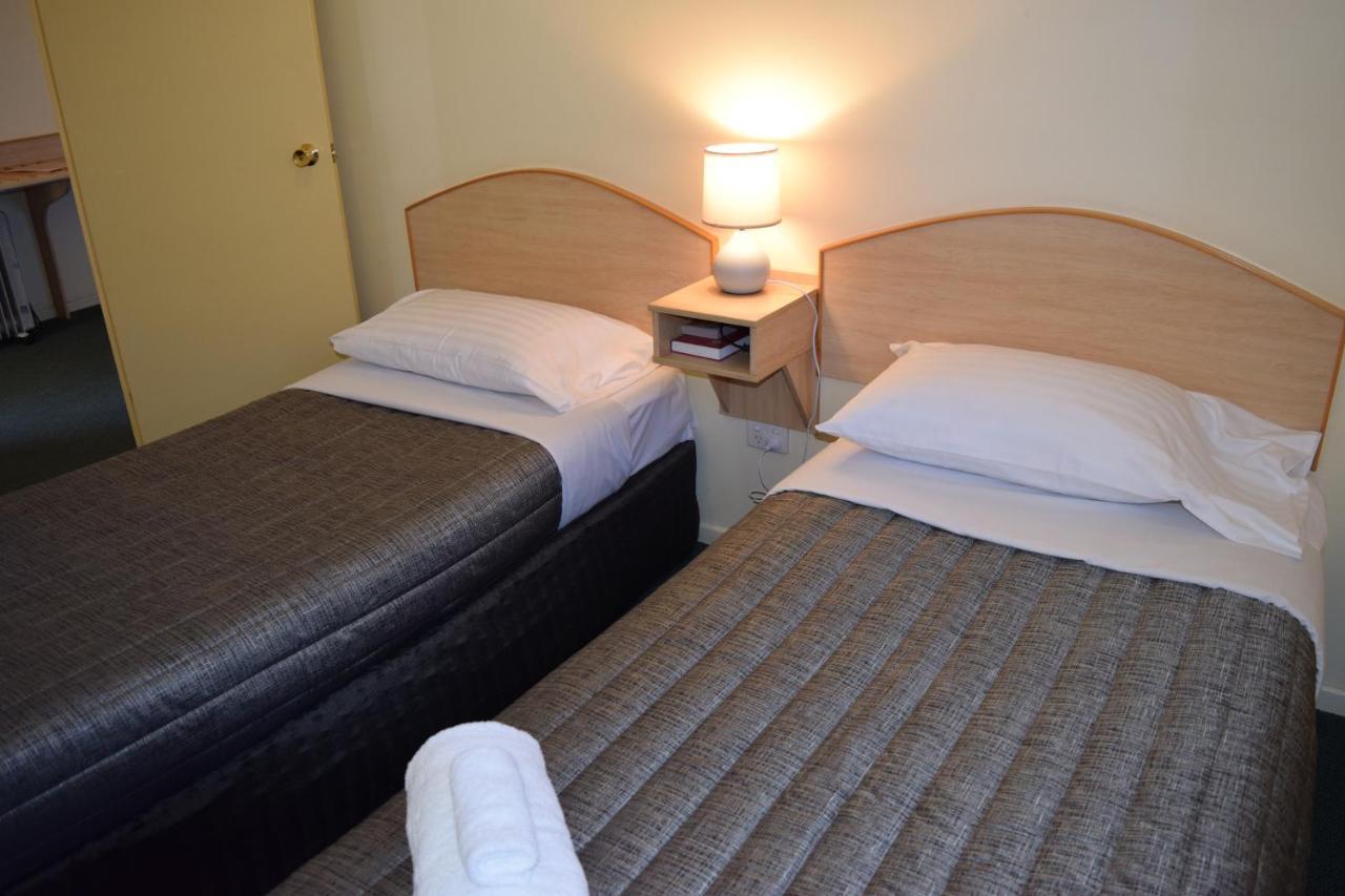 Warwick Vines Motel Extérieur photo