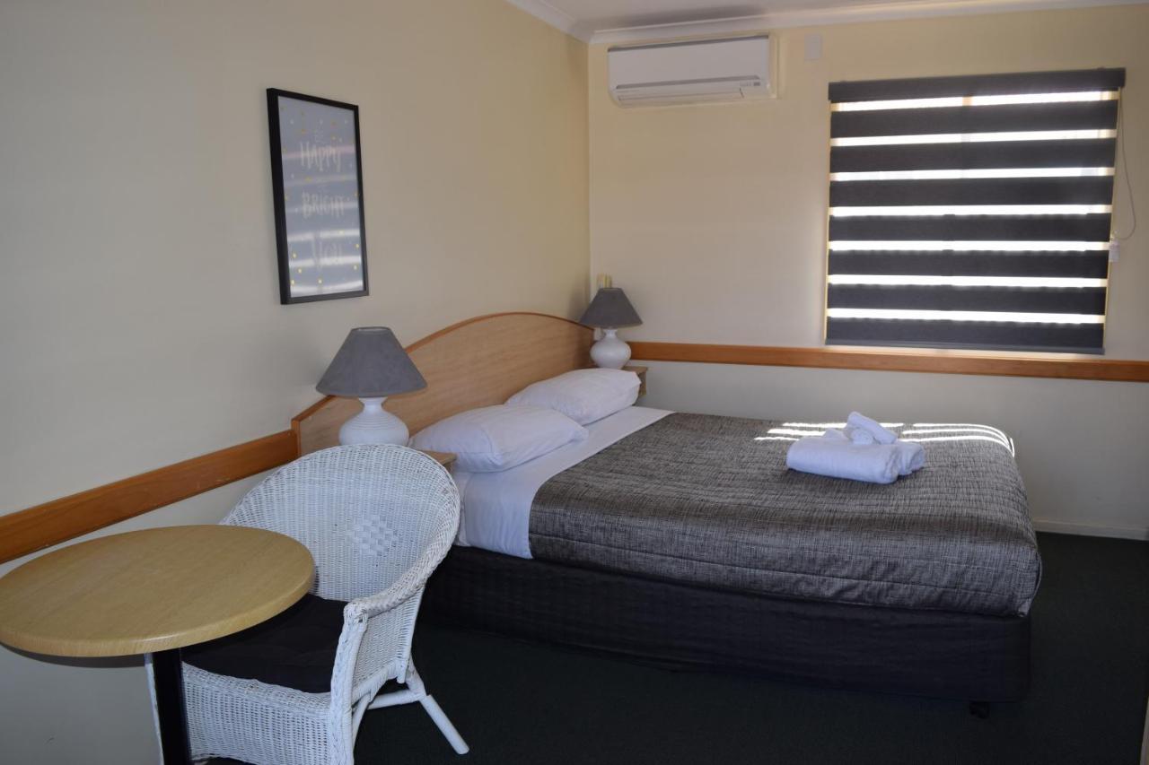 Warwick Vines Motel Extérieur photo