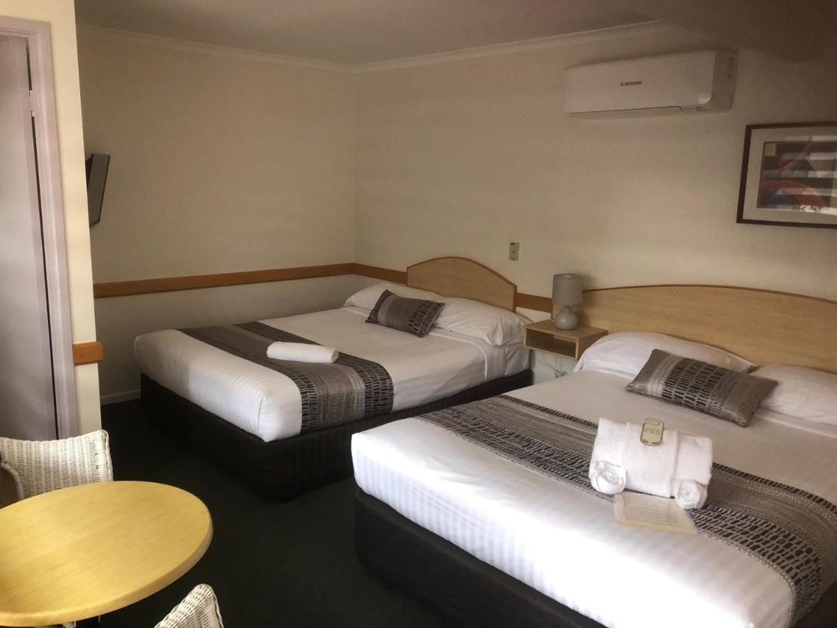 Warwick Vines Motel Extérieur photo