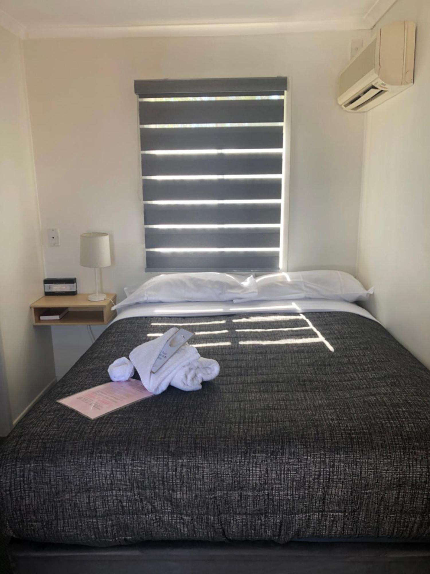Warwick Vines Motel Extérieur photo