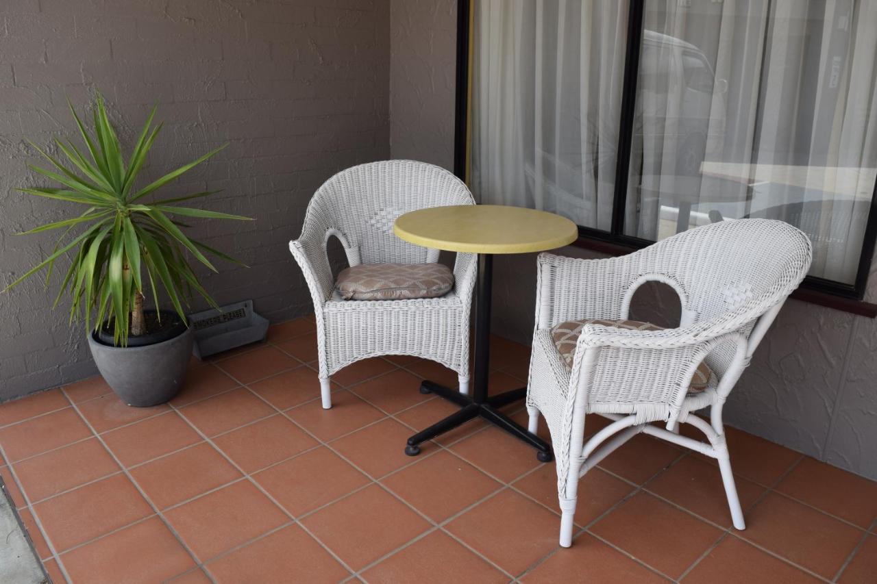 Warwick Vines Motel Extérieur photo