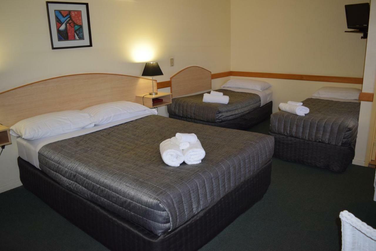 Warwick Vines Motel Extérieur photo