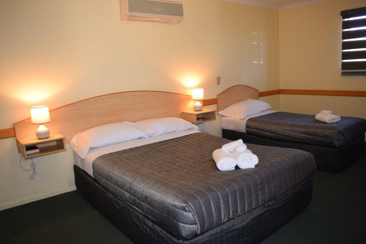Warwick Vines Motel Extérieur photo