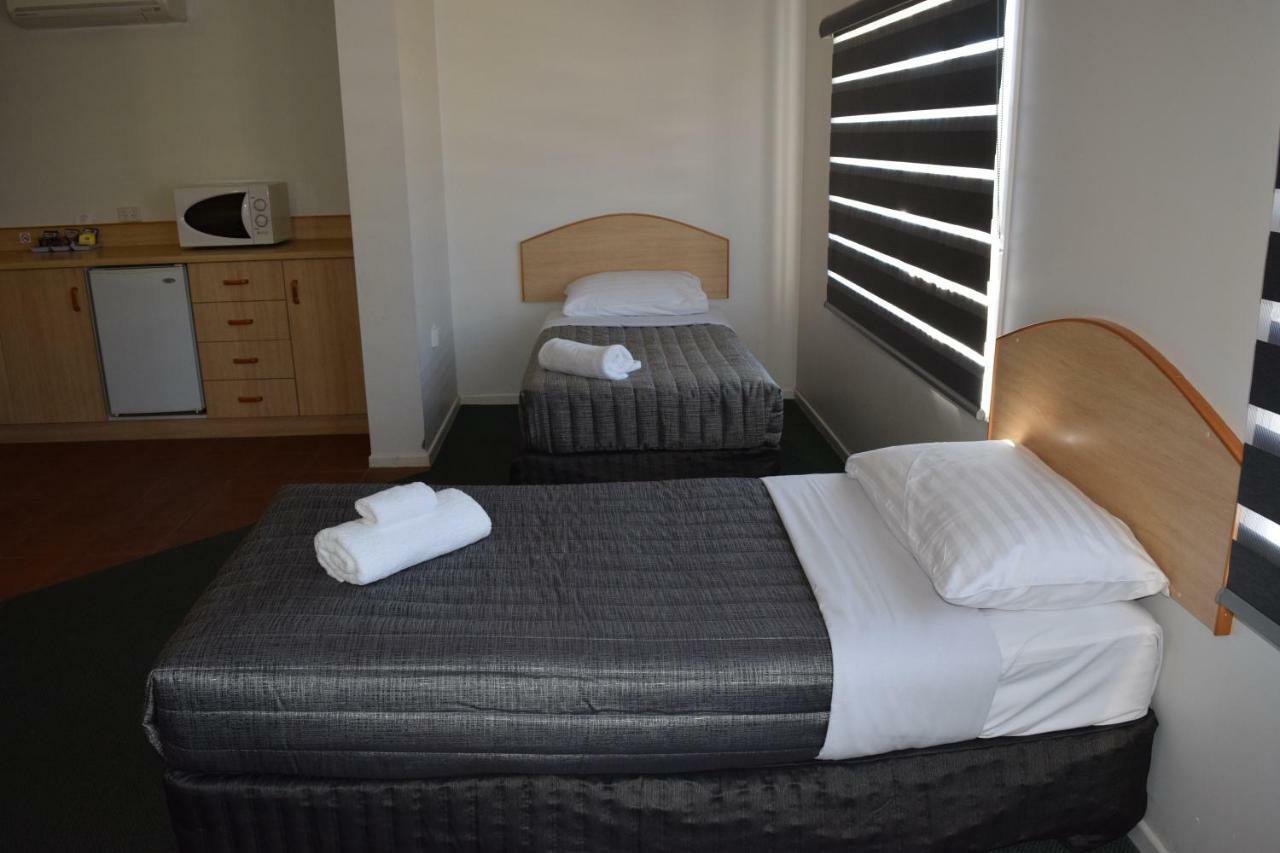 Warwick Vines Motel Extérieur photo